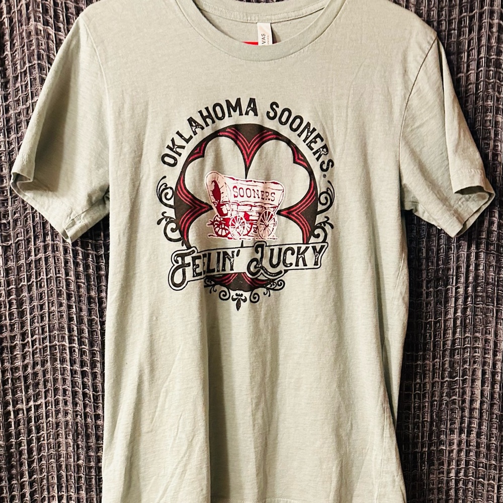 Oklahoma Sooners 'Feelin' Lucky' Graphic Tee - Light Green